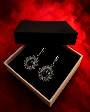 Hõbekõrvarõngad turmaliiniga kinkekarbis.