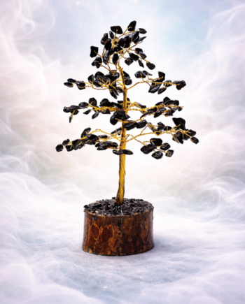 Elupuu musta ahhaadi lehtedega.